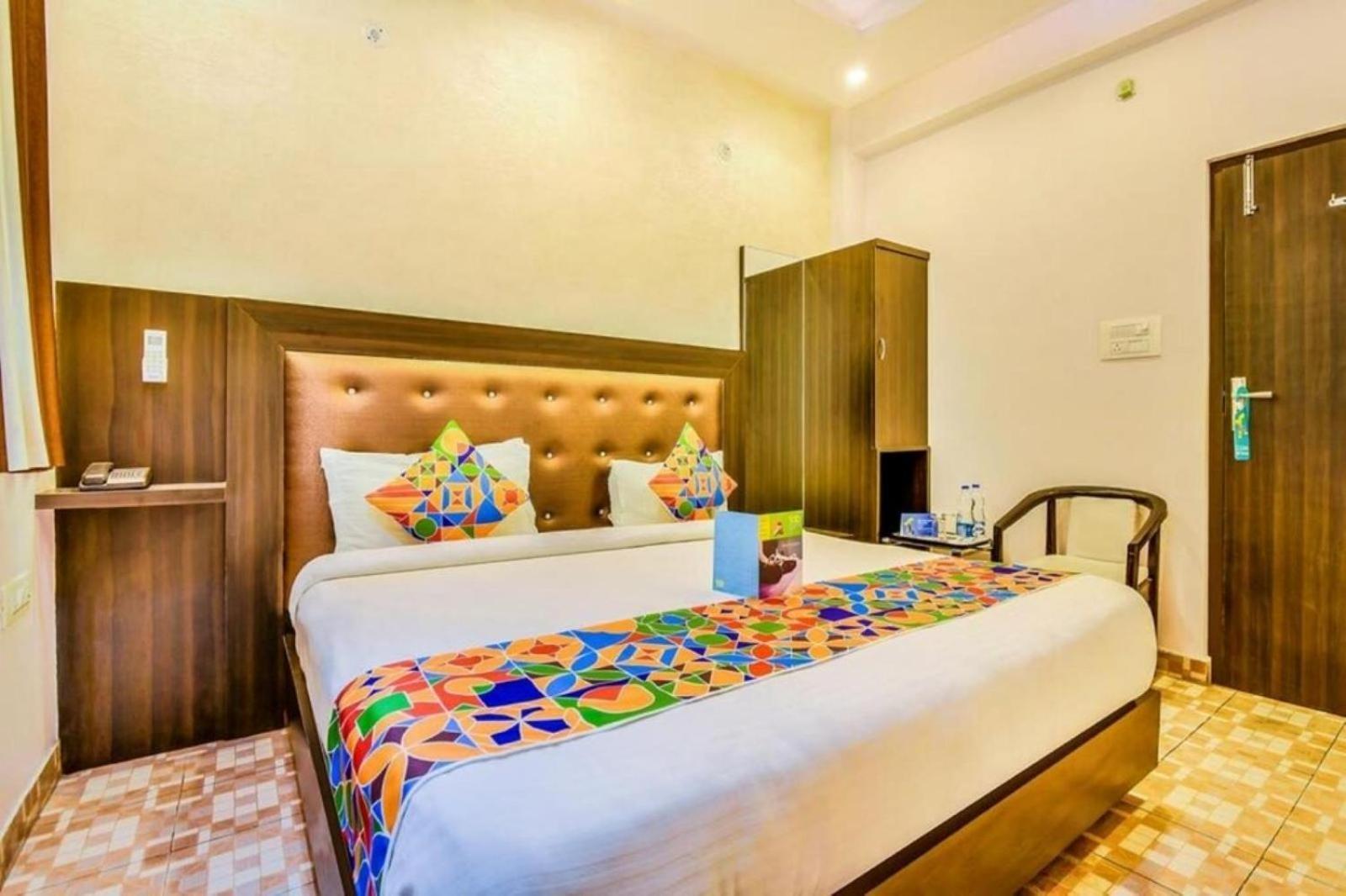 Hotel Express New Delhi Exterior photo